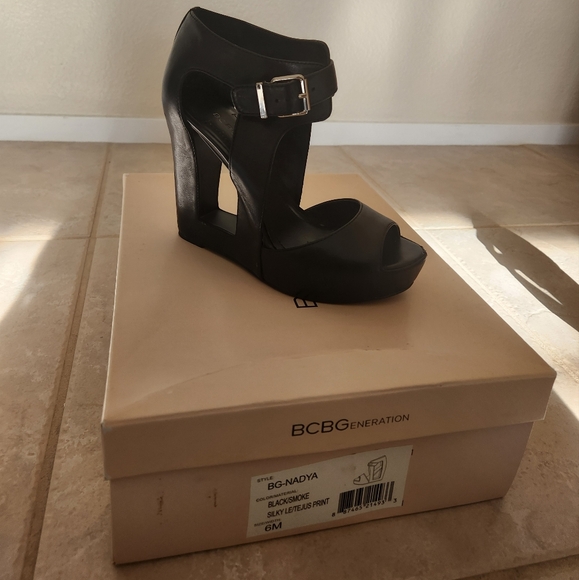 BCBGeneration black wedge - Picture 7 of 12